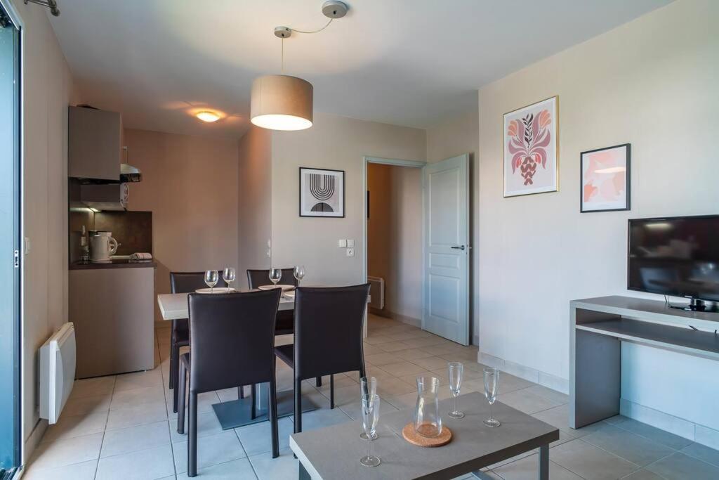 Chez Elisa - Dans Residence 4 Etoiles A קונקרנו מראה חיצוני תמונה