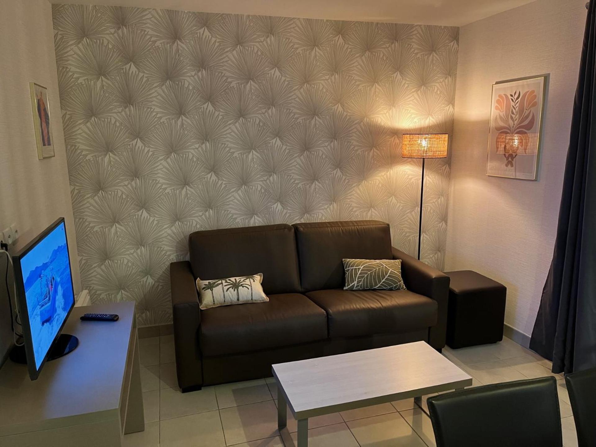 Chez Elisa - Dans Residence 4 Etoiles A קונקרנו מראה חיצוני תמונה